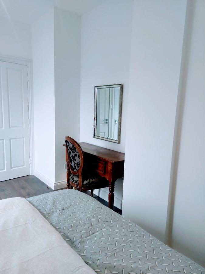 The Hollies Apartment อาแดร์ ภายนอก รูปภาพ